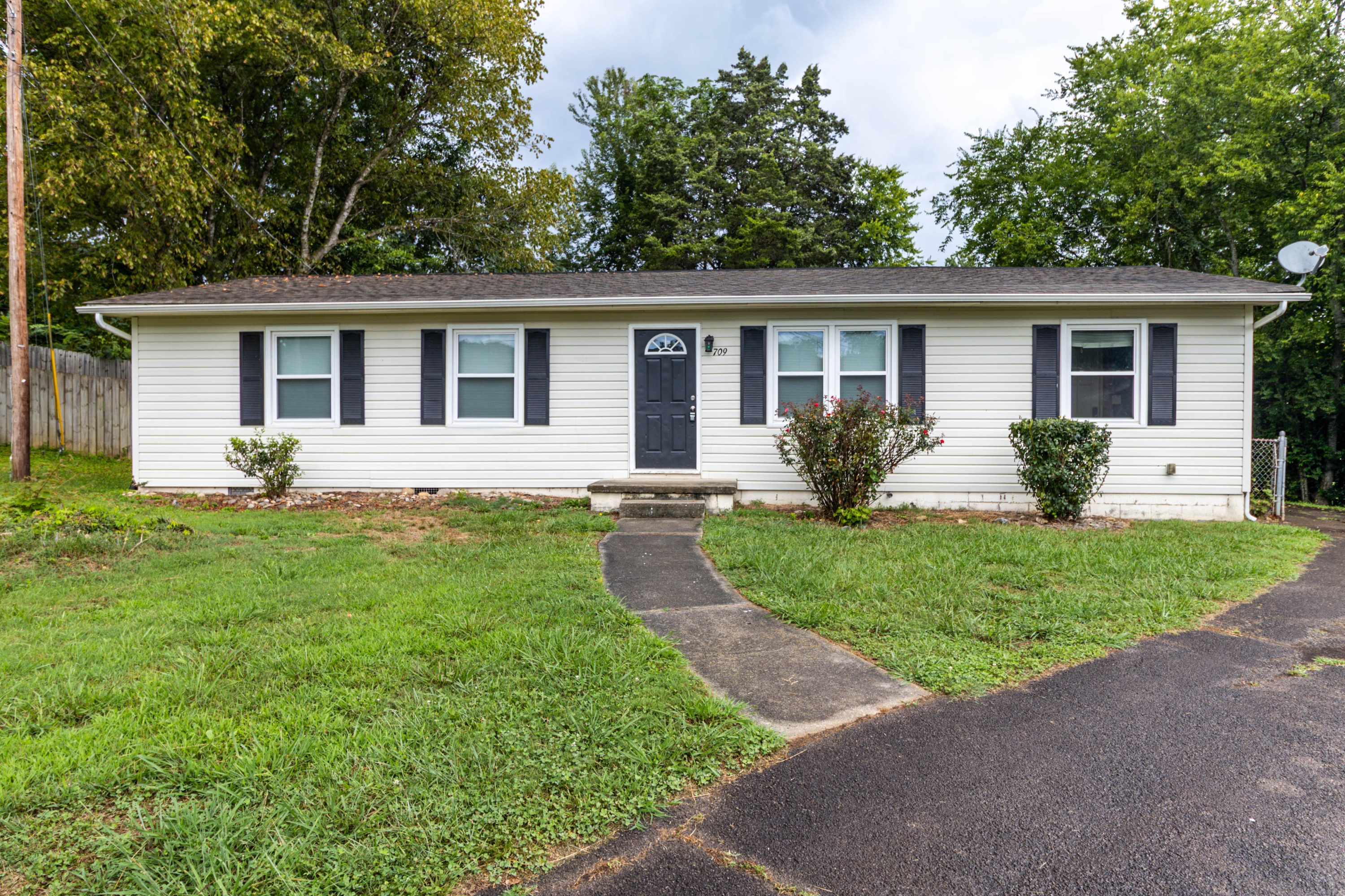 709 Brookridge Circle Southwest