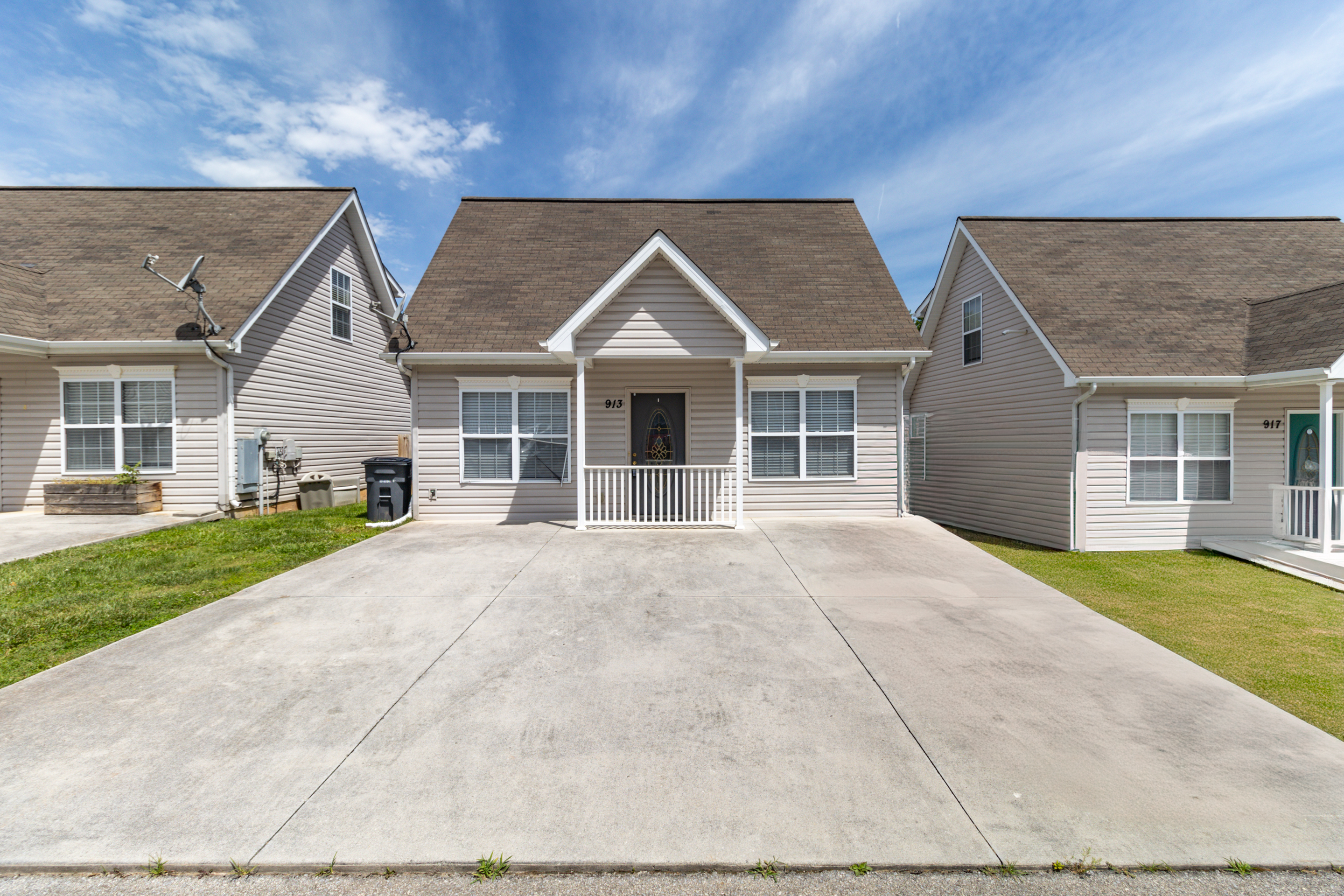 913 Hazelbrook Way