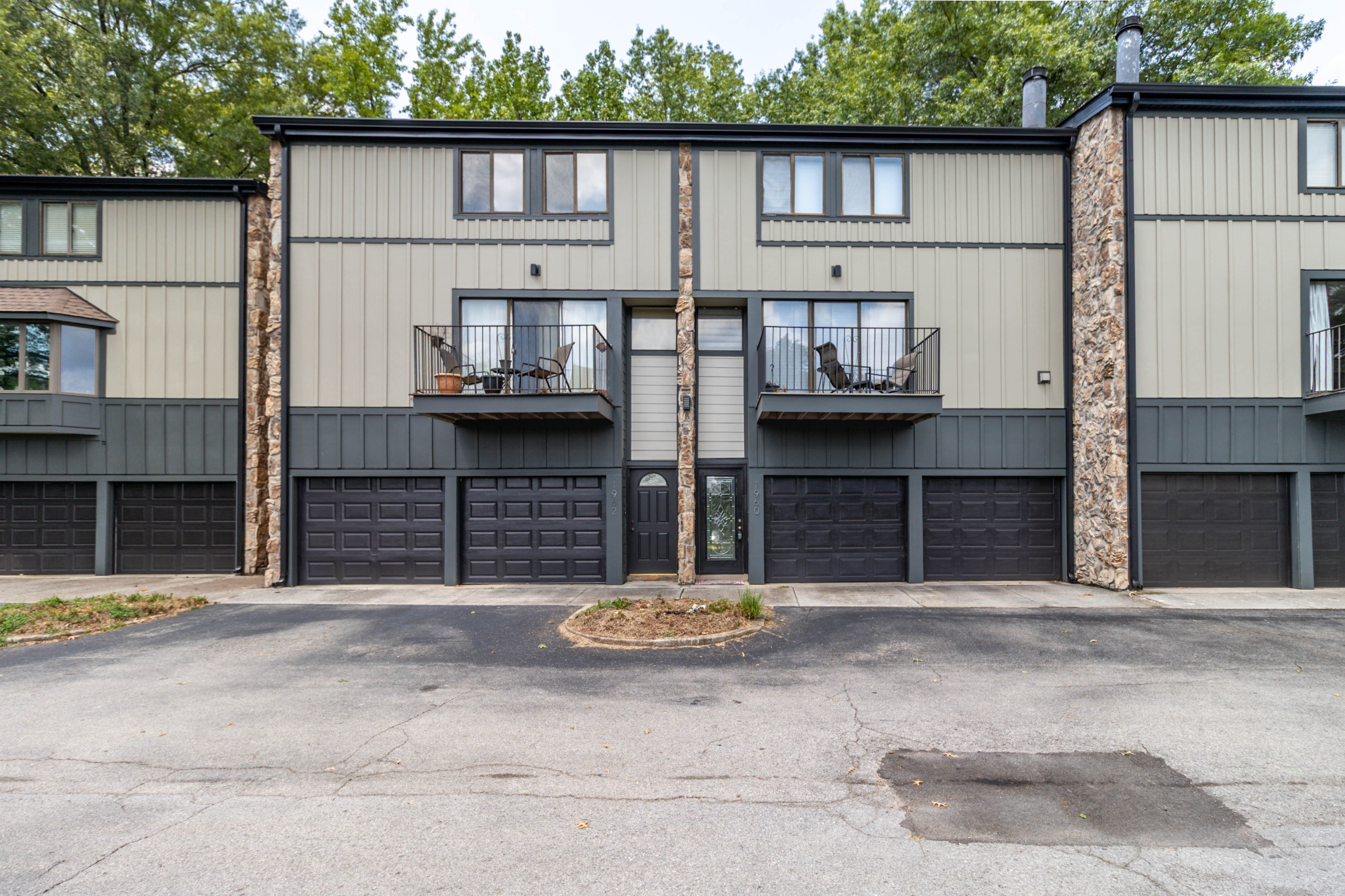 1960 Cherokee Bluff Drive