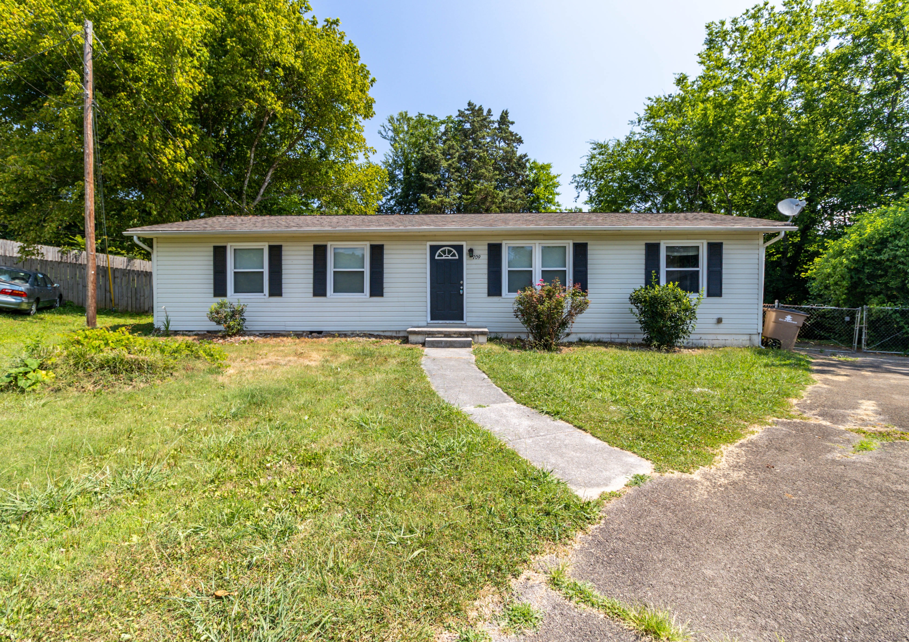 709 Brookridge Circle Southwest