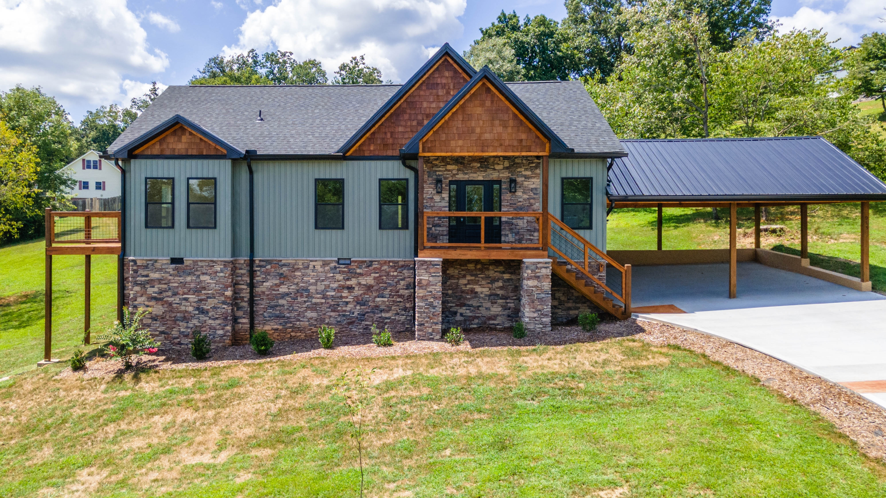 915 River Cliff Drive